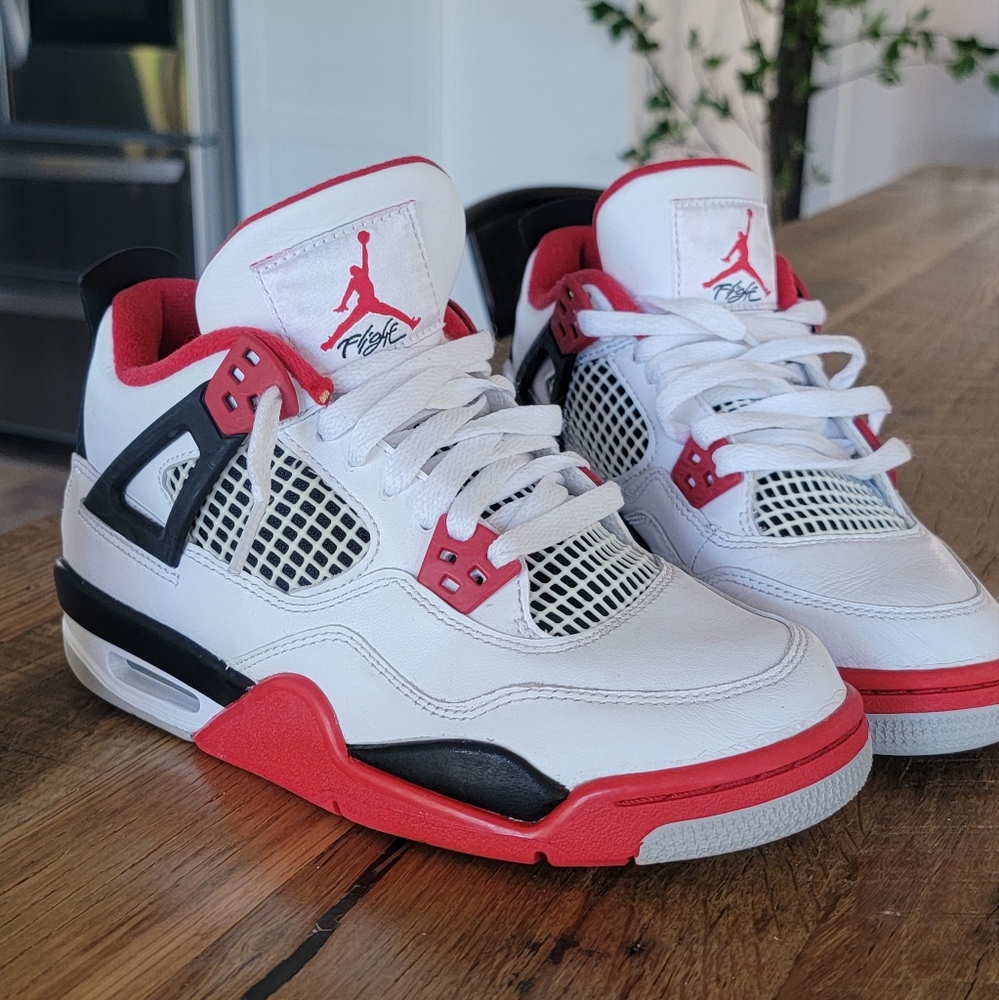 Air Jordan 4 Retro